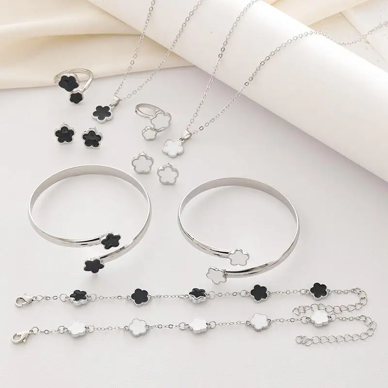 5pcs Lucky Five-petal Flower Women's Jewelry Set, Fashion Flower Bracelet + Necklace + Earrings + Bracelet + Ring, Birthday - Image 4